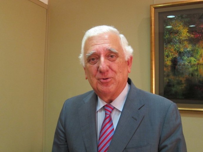 El presidente de la CEA, Santiago Herrero