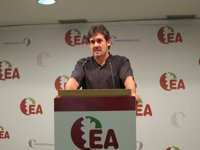 Urizar dice que sólo faltaría que el Gobierno del PP decidiera quiénes son los txupineros de cada localidad vasca
