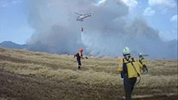Trabajos de extinción de un incendio.
