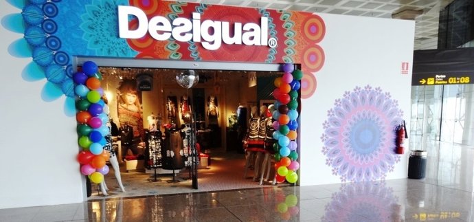 Tienda Desigual en la T2 del Aeropuerto de Barcelona