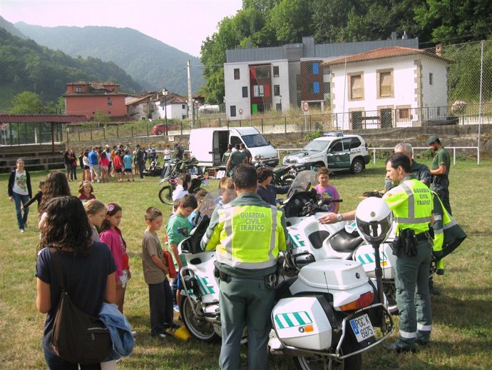 Niños en el campamento educativo
