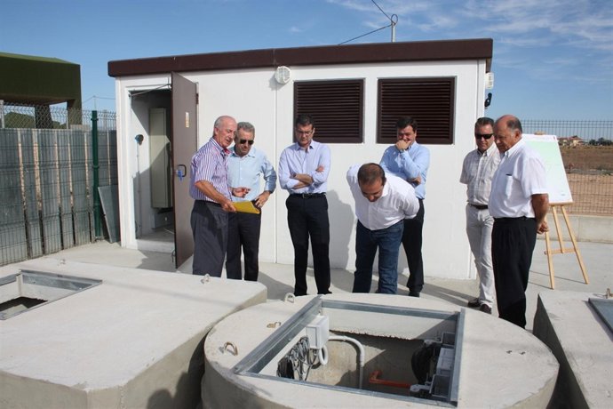 El consejero de Agricultura y Agua (2i.), y el alcalde de Torre Pacheco