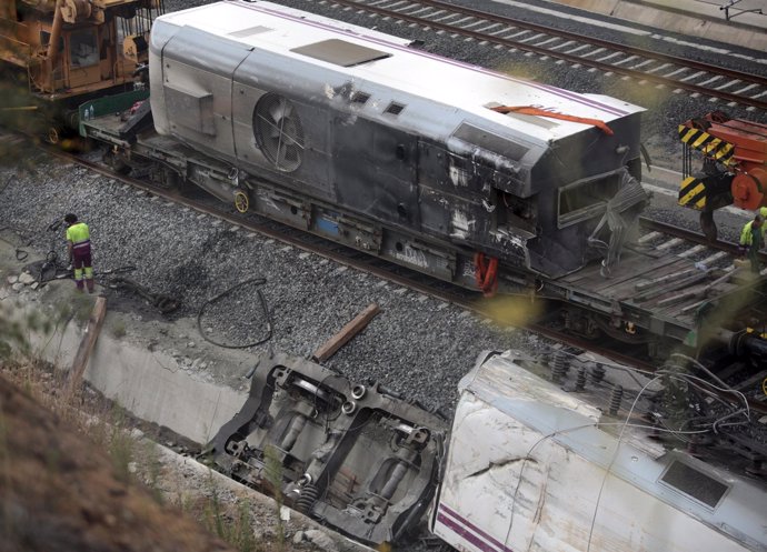 Locomotora del tren siniestrado en Santiago