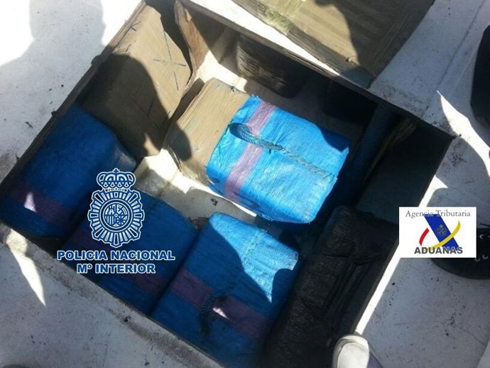 Fardos de hachís en embarcación de recreo