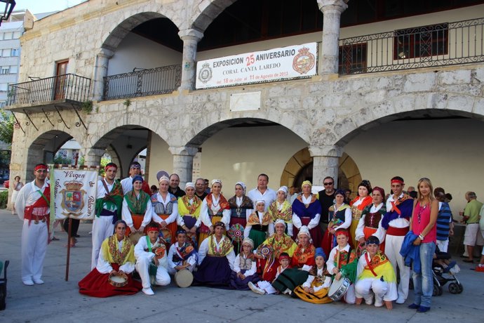 Clausurada la exposición del 25 aniversario de la Coral Canta Laredo
