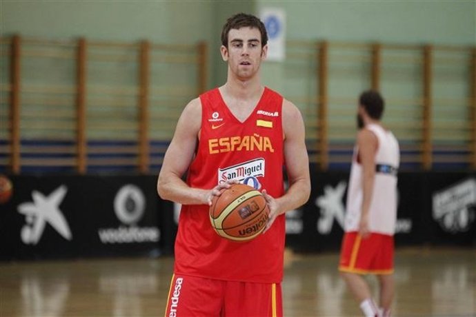 Víctor Claver, entrenando con la selección