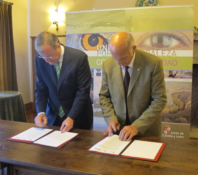 Silván y González firman el convenio del programa Veen