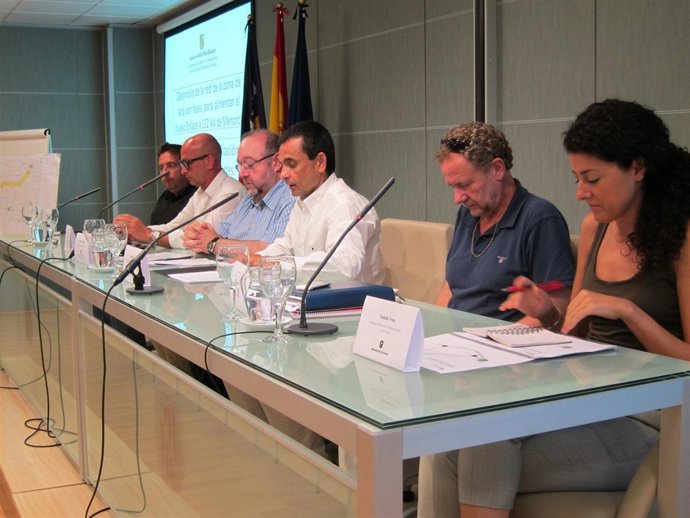 Joaquín García con alcaldes afectados electrificación