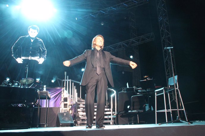 Raphael en concierto en La Antilla (Huelva).