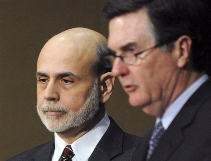 El presidente de la Reserva Federal, Ben Bernanke, junto al presidente de la Fed