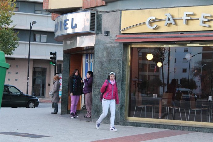 CALLE, PEATONES, CAFETERÍA 