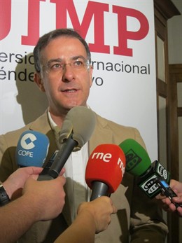 Juan de Dios, portavoz de Cultura del PP en el Congreso, en la UIMP