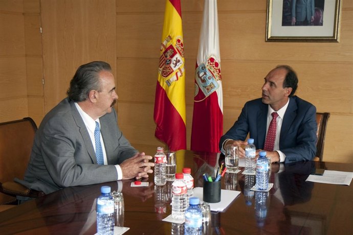 Diego con el presidente de la Casa de Cantabria en Mexico