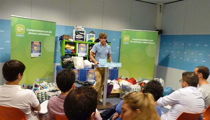 Juan Carlos Caballero (NNGG) presenta balance de la campaña 'Cambia tu Armario'