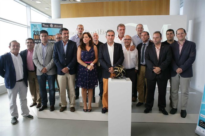 Elías Bendodo, Marina Bravo y los alcaldes y representantes deportivos