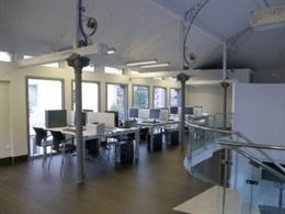 Una de las aulas de un telecentro municipal