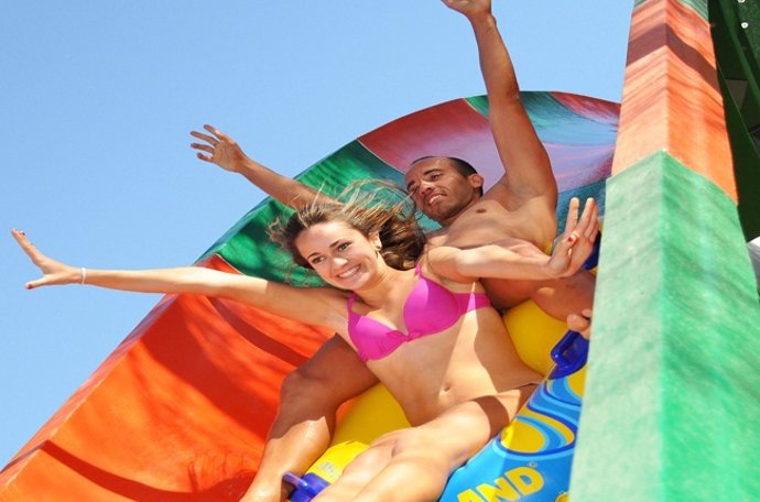 Claves para disfrutar del verano de manera segura en piscinas y parques acuático