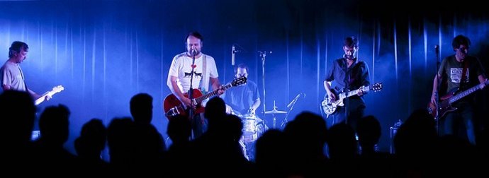 Actuación del grupo McEnroe.