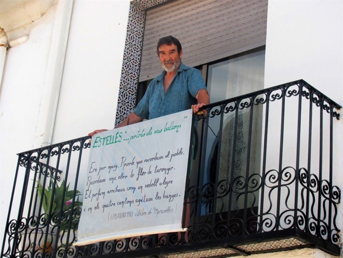 Un poema de Estellés en un balcón de Rótova