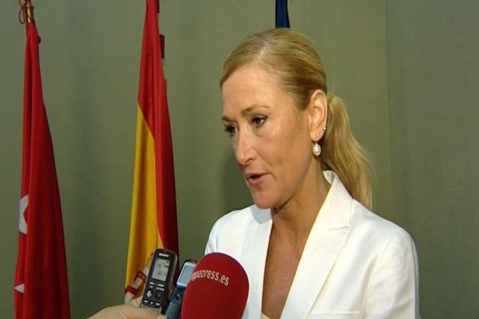 Cifuentes ve "positiva" la comparecencia ante el juez