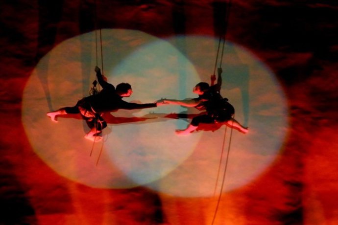La compañía Subcielo actúa este viernes en las murallas de Pamplona