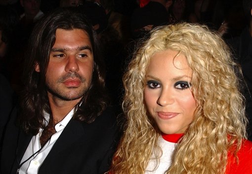 Shakira ocntesta a de la Rúa con una demanda de 6 millones