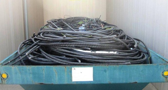 Parte del cableado eléctrico que Endesa reutiliza en una subestación de Lleida