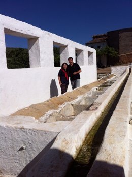 Férriz y Requena en el antiguo lavadero municipal de Navas de San Juan.
