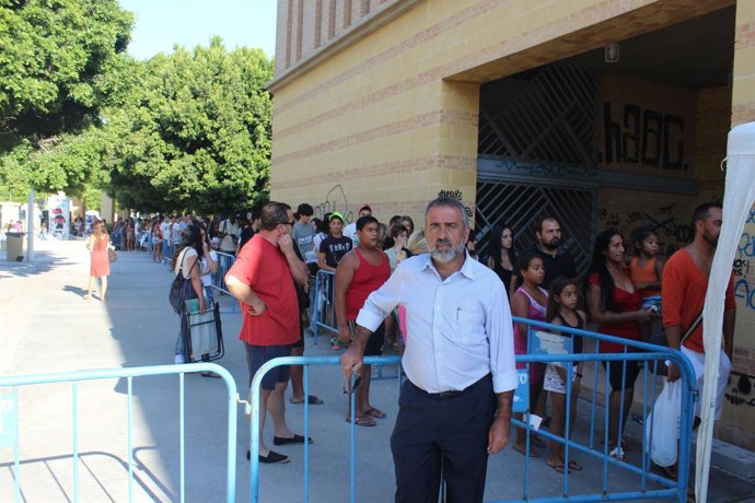 Colas para el 'casting' de 'Éxodus'