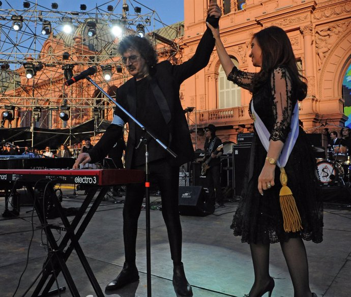 El músico Charly García con Cristina Fernández