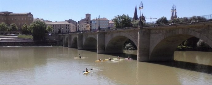 Piraguas en Logroño de la Ruta Marah Ebro