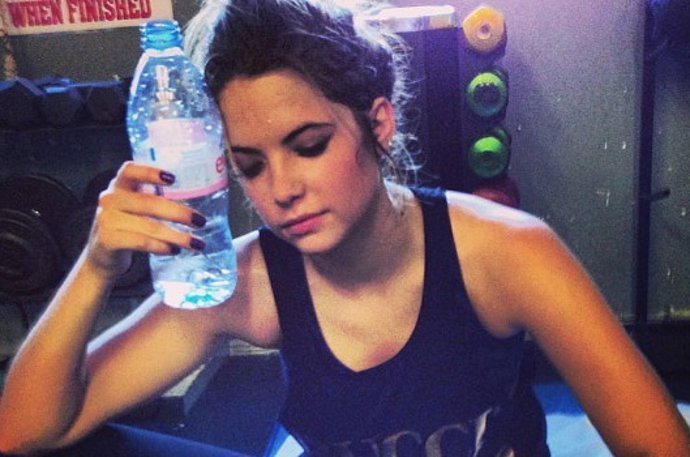 Ashley benson perfecta en el gym