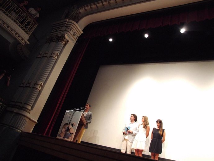 Paco León recoge el premio en el Festival de Cine de Tarazona