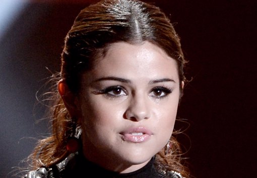 Selena Gomez rabre las heridas en su última canción