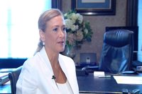 Cifuentes no ve una "guerra de tacones" para suceder a Rajoy, cuyo liderazgo es "absolutamente indiscutido"