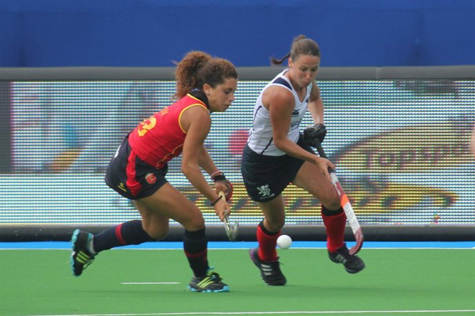 España supera a Escocia con dos goles de María Gómez