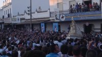 La Virgen del Rocío procesiona cerca de ocho horas por la aldea