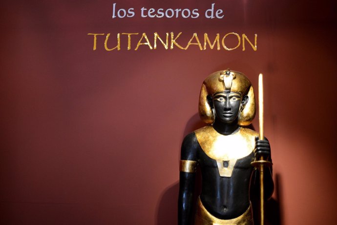 Reproducción de uno de los guardianes que custodiaban la puerta de la tumba