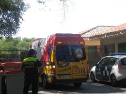El Samur, a las puertas de la piscina de Orcasitas