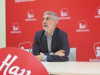 Llamazares (IU) pide la destitución de la ministra de Sanidad por ser "más un virus o una epidemia que una aportación"