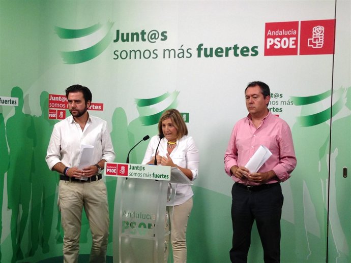 Dirigentes del PSOE en rueda de prensa