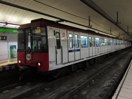 Estación De Fontana -- Línea 3 Del Metro De Barcelona