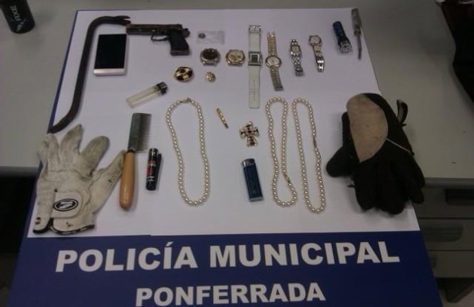 Artículos incautados al hombre detenido en Ponferrada