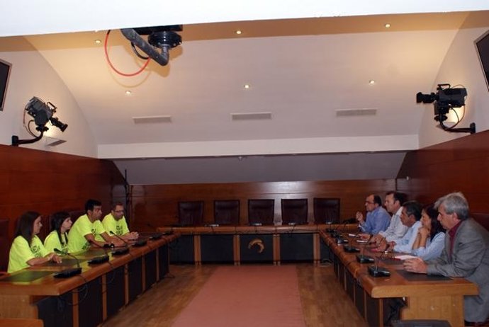 La dirección del PRC con trabajadores de Golden Line