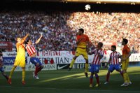 Villa desafía a su exequipo en el primer título en juego