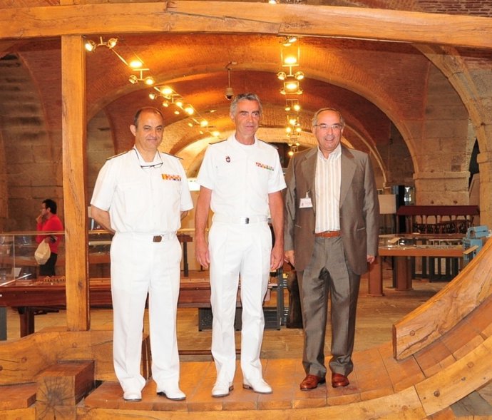 Visita a Ferrol del jefe mayor de la Defensa.