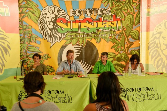El ideólogo Christian Felber en el Rototom Sunsplash