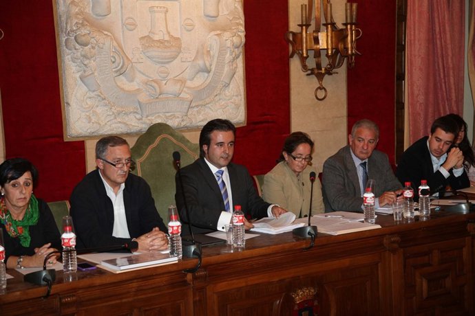 El alcalde Diego Movellán presidiendo el Pleno de la Corporación