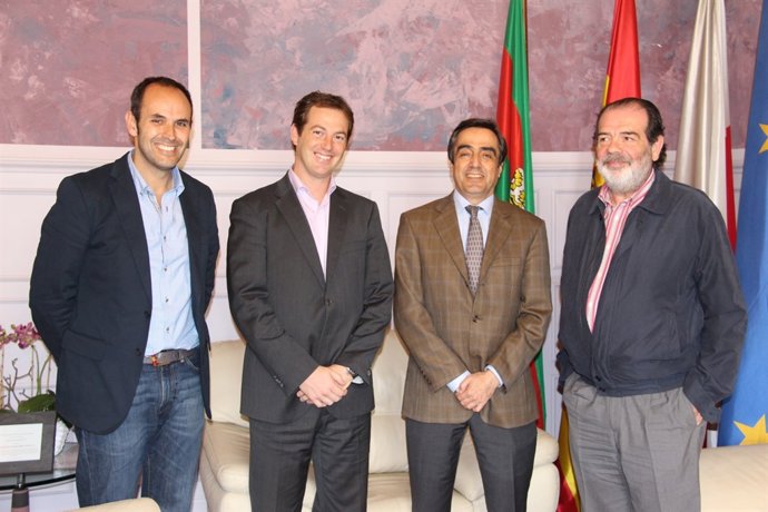 Recepción con respnsables del Club Balonmano Torrelavega