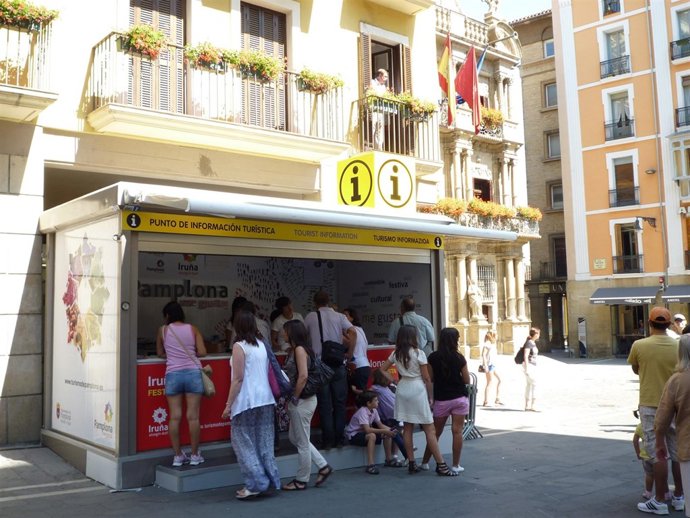 Turistas En Pamplona.